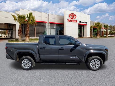 Certified 2025 Toyota Tacoma SR5 image 4