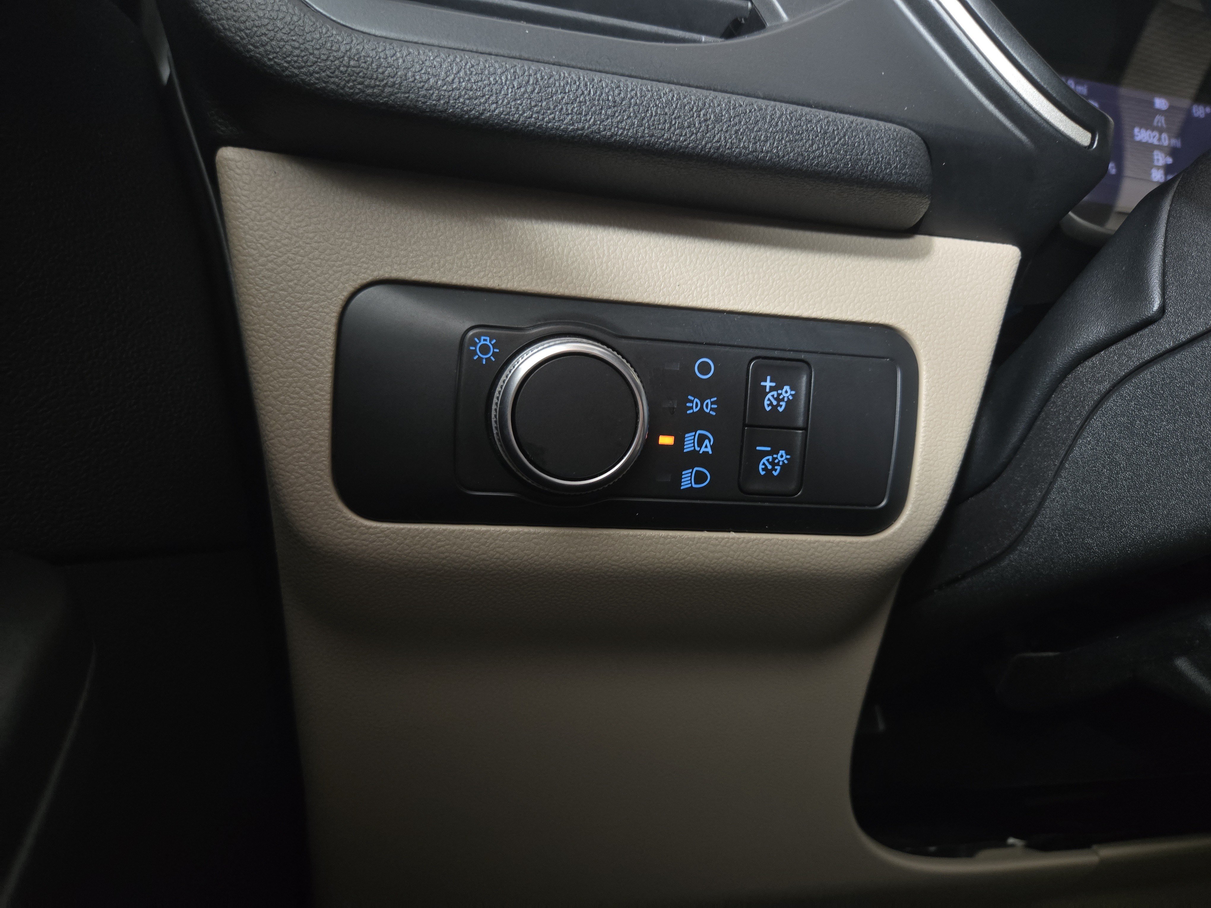 Used 2020 Ford Escape SE FWD image 25
