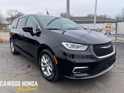 Used 2026 Chrysler Pacifica Limited