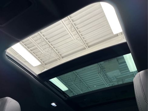 Used 2024 Land Rover Defender 110 S image 42