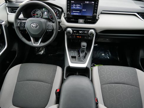 Used 2022 Toyota RAV4 XLE w/ Convenience Package image 10