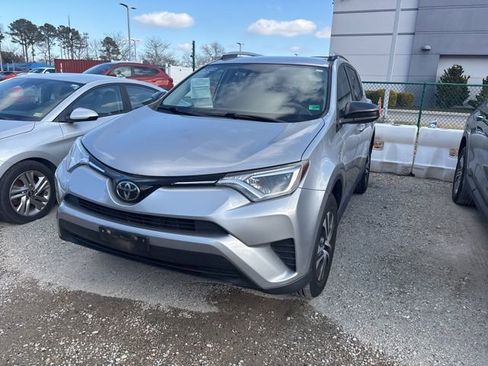 Used 2017 Toyota RAV4 LE image 2