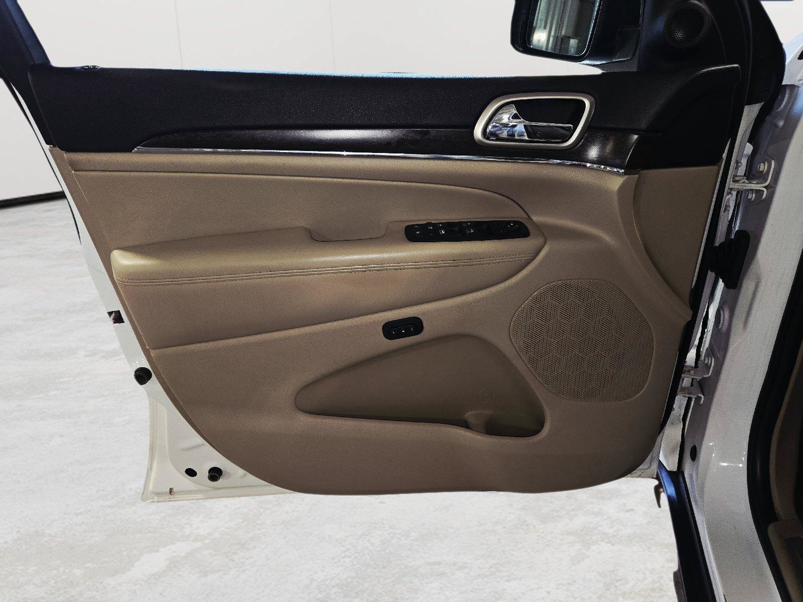 Used 2015 Jeep Grand Cherokee Limited AWD/4WD image 9