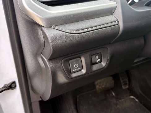 Certified 2023 GMC Acadia SLE image 17