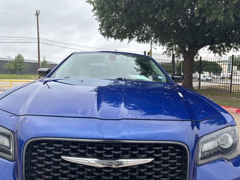 Used 2019 Chrysler 300 Touring w/ Sport Appearance Package RWD image 9
