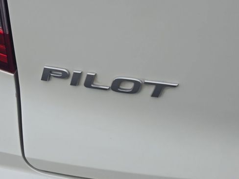 Used 2019 Honda Pilot Touring image 7