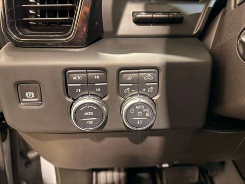 Used 2024 GMC Sierra 1500 AT4X image 16