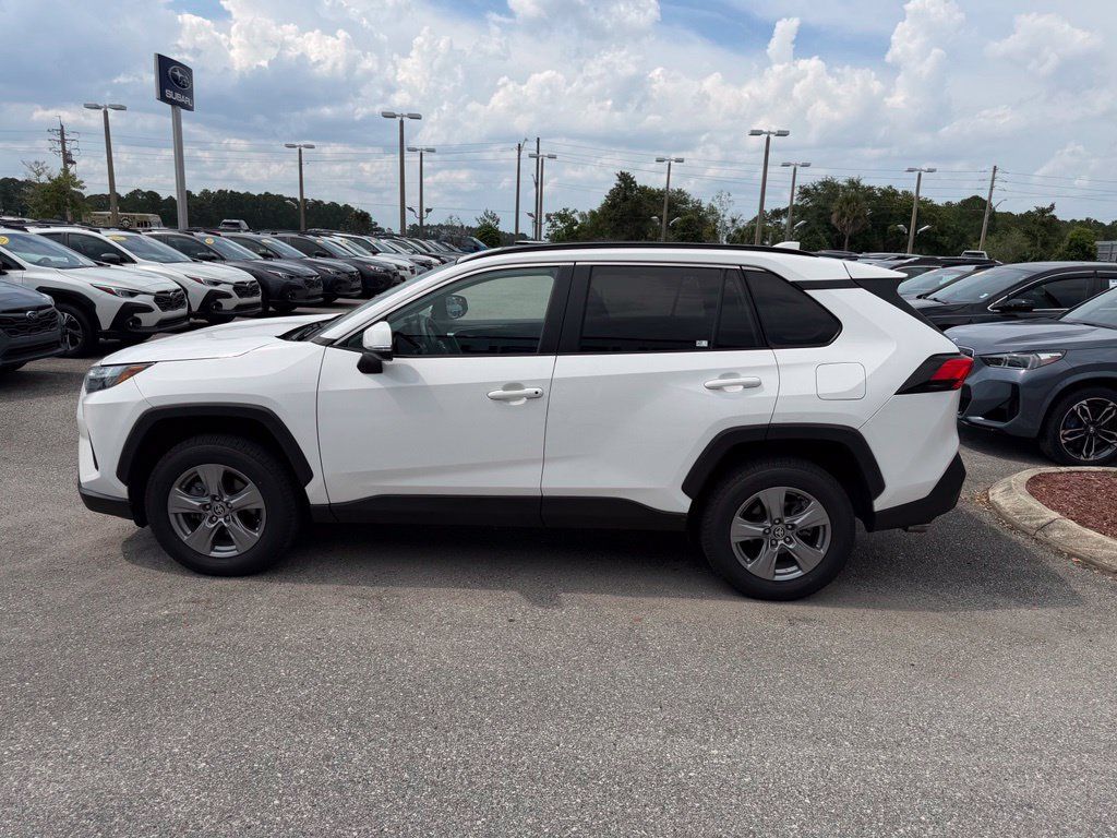 Used 2022 Toyota RAV4 XLE w/ Convenience Package FWD image 10