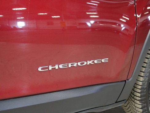 Used 2020 Jeep Cherokee Limited w/ Technology Group image 38