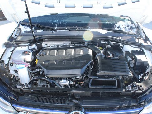 Used 2024 Volkswagen Golf R image 31