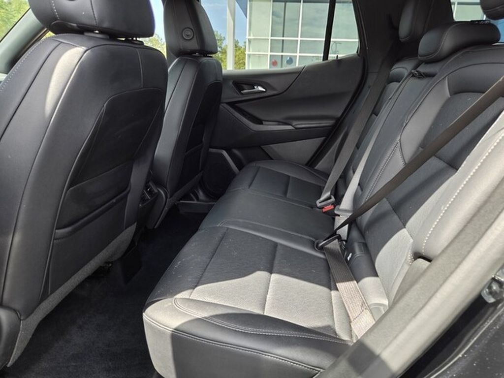 Used 2025 Chevrolet Equinox LT w/ Convenience Package II AWD/4WD image 11