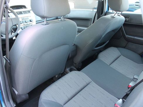 Used 2010 Ford Focus SE FWD image 25