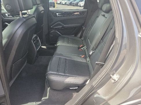 Used 2020 Porsche Cayenne AWD/4WD image 18