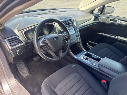 Used 2019 Ford Fusion SE FWD image 11