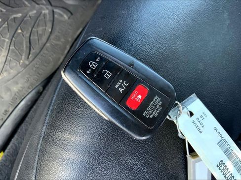 Used 2018 Toyota Prius Prime Premium image 15