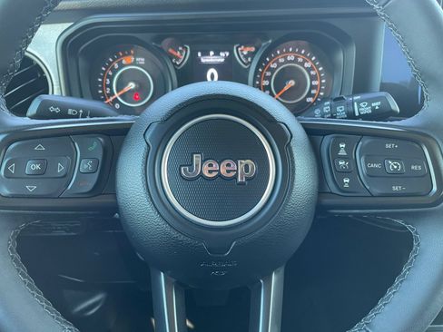Used 2025 Jeep Wrangler Unlimited Sport AWD/4WD image 26