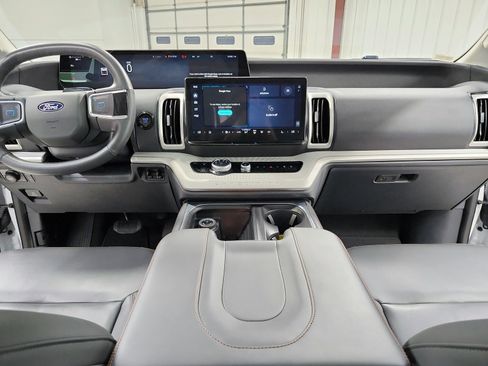Used 2025 Ford Expedition Active AWD/4WD image 28