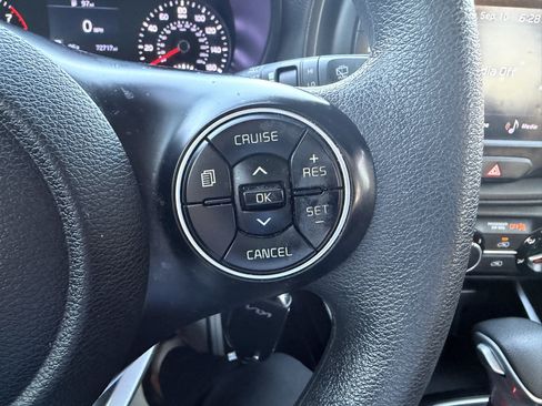 Used 2022 Kia Soul LX FWD image 13