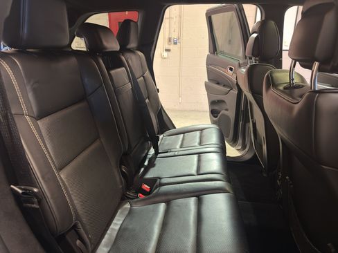 Used 2014 Jeep Grand Cherokee Overland AWD/4WD image 27