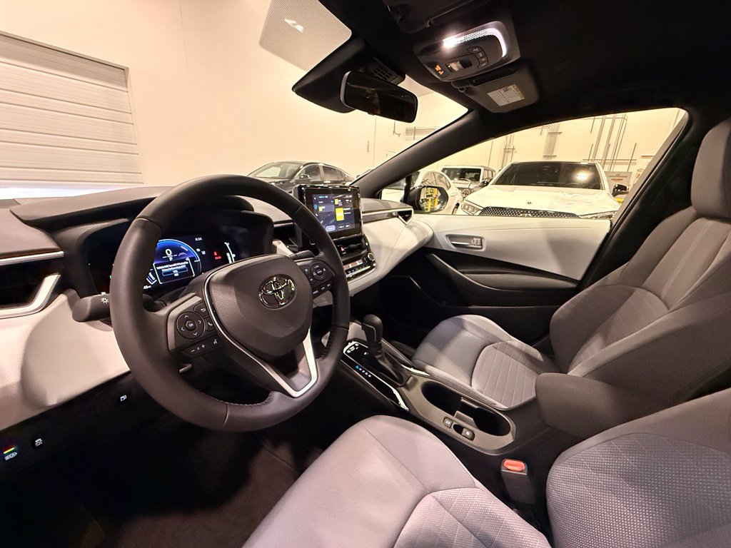 Used 2027 Toyota Corolla SE FWD image 16