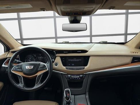 Used 2018 Cadillac XT5 Platinum w/ Driver Assist Package AWD/4WD image 17