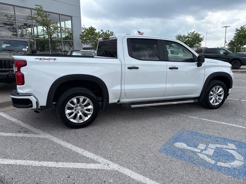 Used 2021 Chevrolet Silverado 1500 Custom image 32