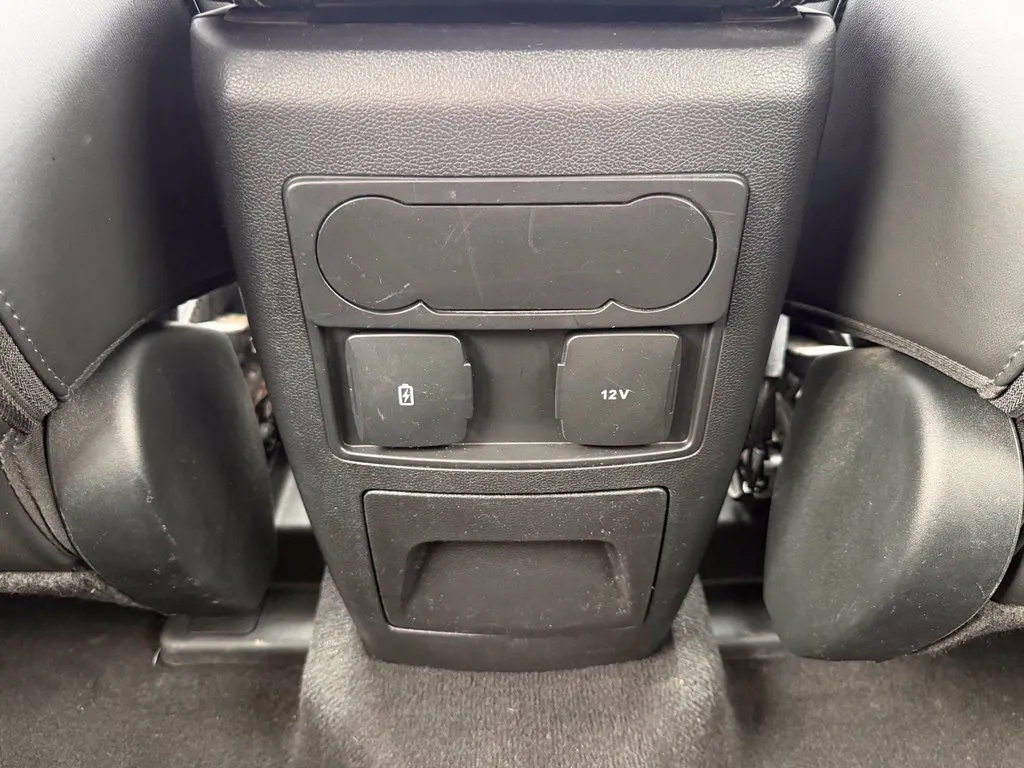 Used 2024 Ford Explorer XLT AWD/4WD image 29