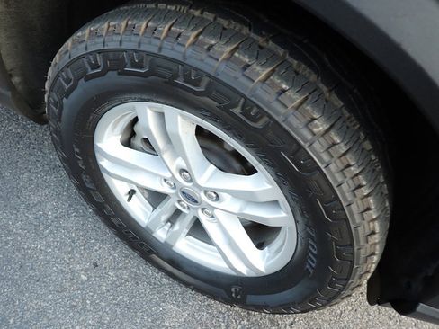 Used 2020 Ford Explorer XLT image 10