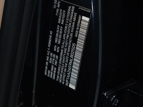 Used 2021 Porsche Macan Base image 36