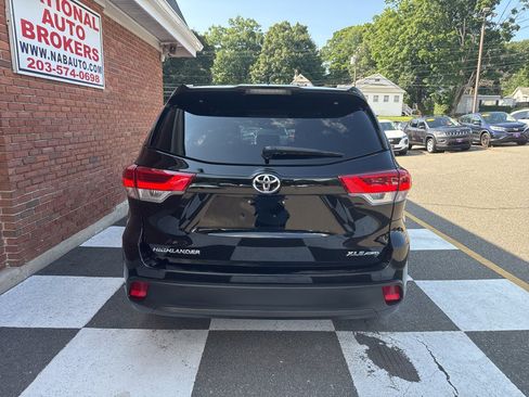 Used 2019 Toyota Highlander XLE AWD/4WD image 10