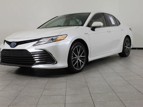 Used 2021 Toyota Camry XLE w/ Navigation Upgrade Package image 1