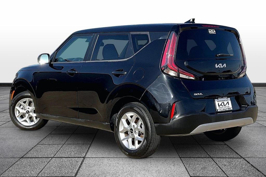 Used 2025 Kia Soul LX w/ LX Technology Package FWD image 11