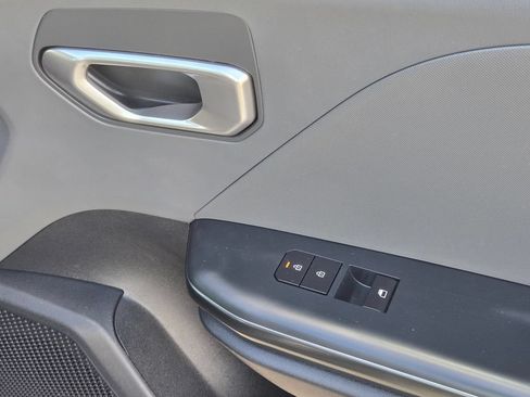 Used 2025 Kia K4 FWD image 33