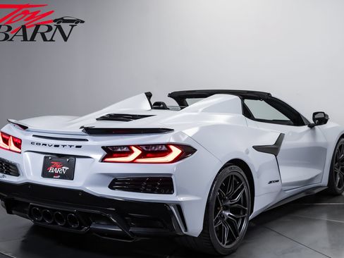 Used 2024 Chevrolet Corvette Z06 RWD image 5