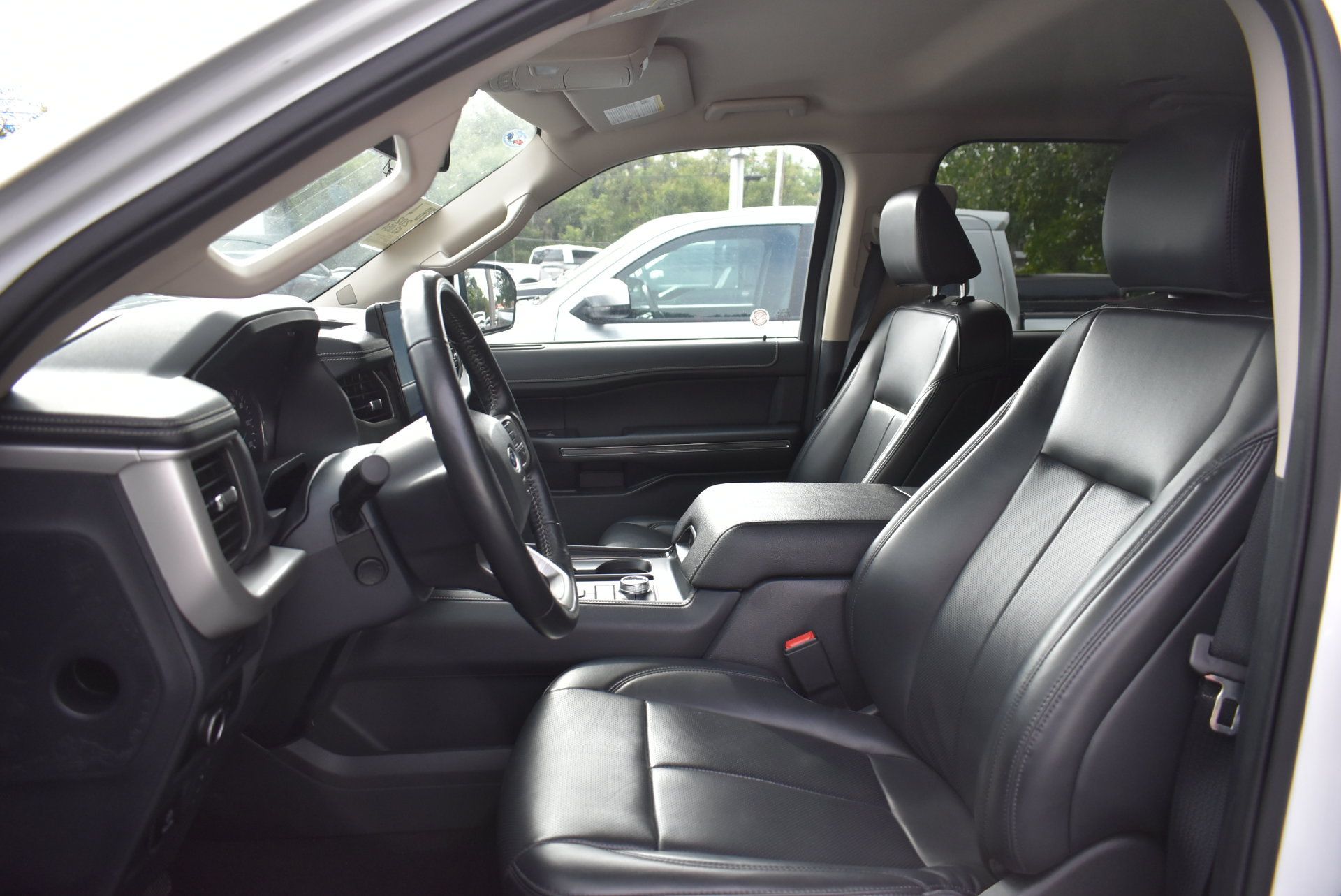 Used 2024 Ford Expedition XLT AWD/4WD image 14