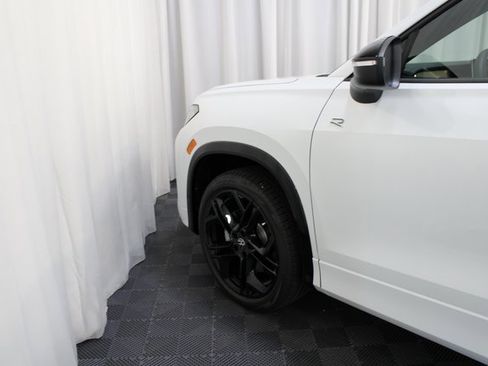 New 2025 Volkswagen Tiguan SE R-Line image 22