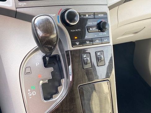 Used 2014 Toyota Venza LE image 10