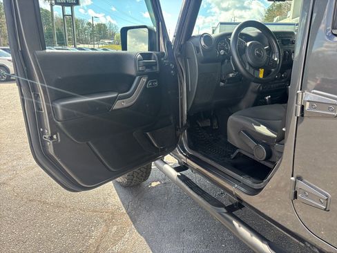 Used 2018 Jeep Wrangler Unlimited Sport S image 9