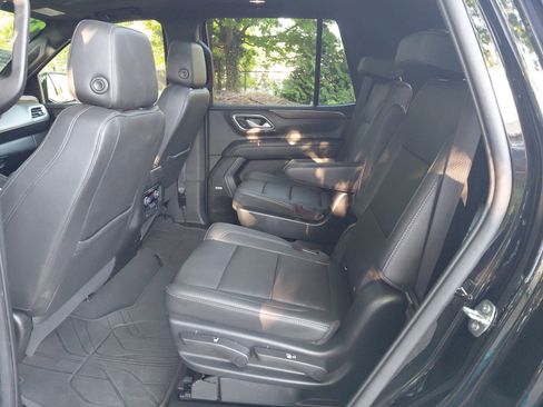 Used 2022 Chevrolet Tahoe Z71 w/ Z71 Off-Road Package AWD/4WD image 18