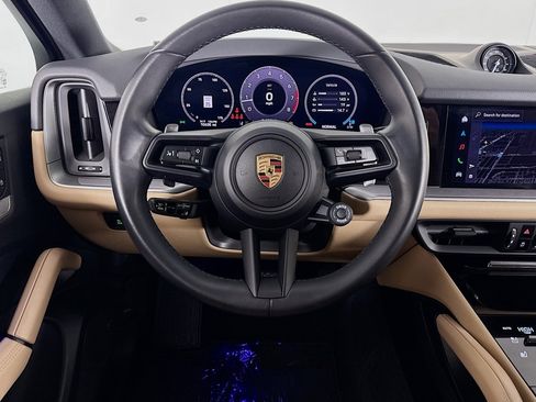 Used 2025 Porsche Cayenne Coupe image 5