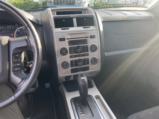 Used 2010 Ford Escape XLT AWD/4WD image 9