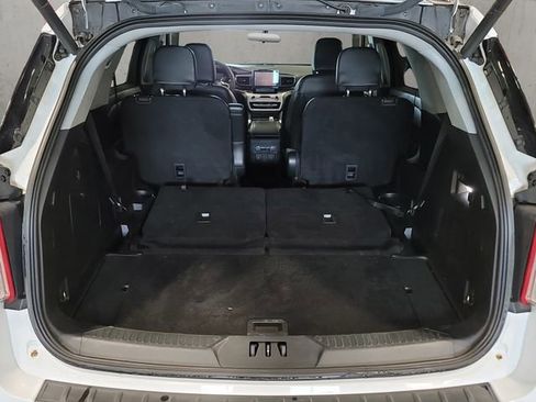 Used 2021 Ford Explorer XLT w/ Equipment Group 202A image 7