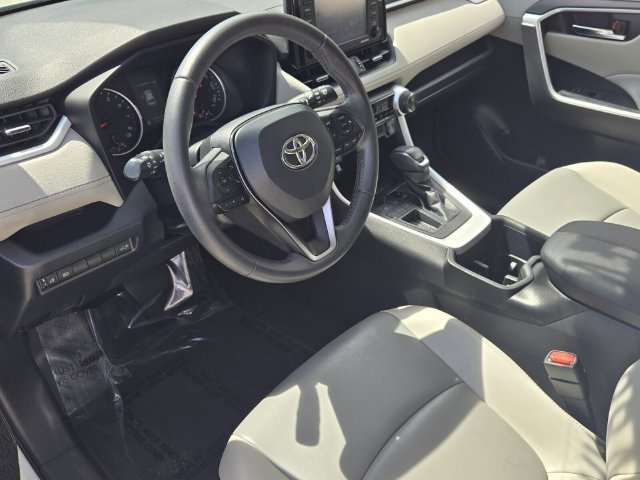 Used 2022 Toyota RAV4 XLE Premium FWD image 11