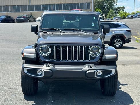 Used 2025 Jeep Wrangler Unlimited Sahara AWD/4WD image 11