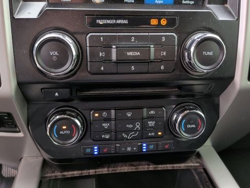 Used 2017 Ford F350 Lariat w/ Chrome Package image 26