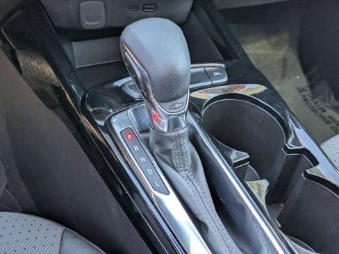 Used 2025 Chevrolet Trax LT w/ LT Convenience Package image 19