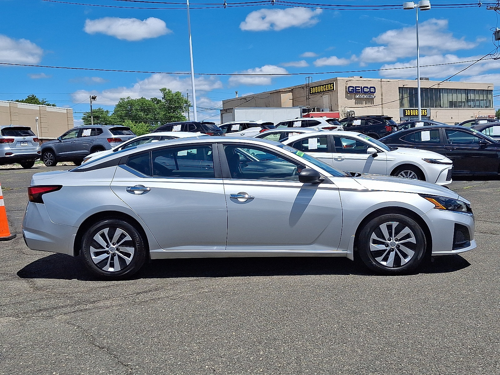 Used 2025 Nissan Altima 2.5 S FWD image 8