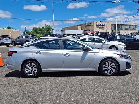 Used 2025 Nissan Altima 2.5 S FWD image 8