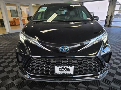 Used 2021 Toyota Sienna XSE image 8