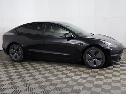 Used 2023 Tesla Model 3 Standard Range image 15
